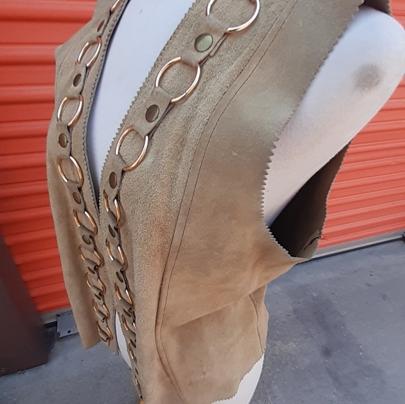 Coachella Hippie Vtg Tan Suede Vest Gold hoops Boho Unisex - Picture 2 of 15